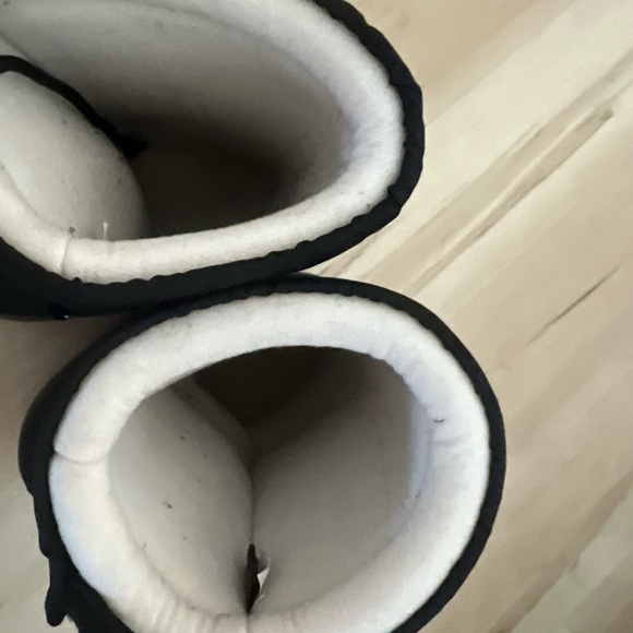 Moon Boot Black Snow Boots - Picture 4 of 9